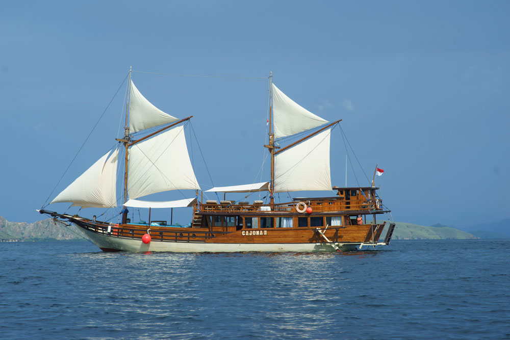 Cajoma III Deluxe Phinisi Boat